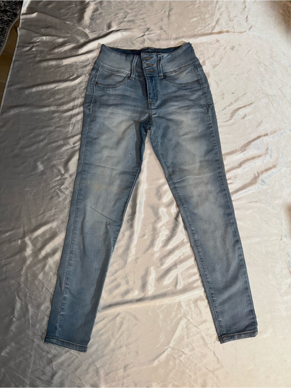 Women’s Wallflower Skinny Jeans